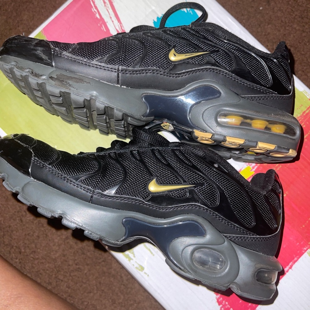 Women’s Nike sneakers. Used.